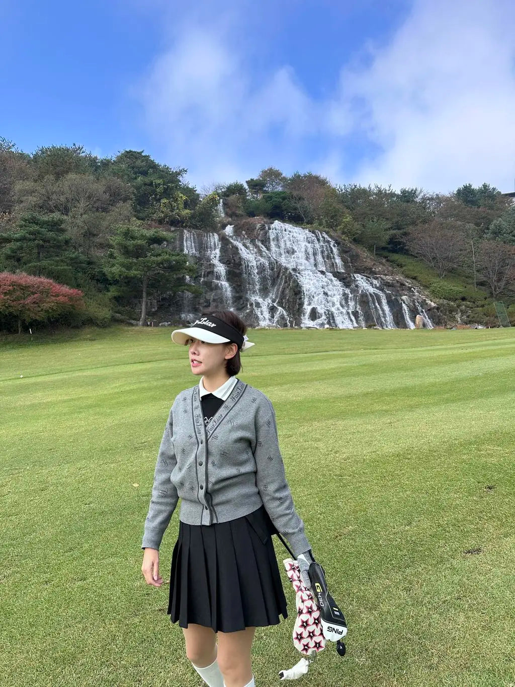 ロゴルーズフィットVネックカーディガン