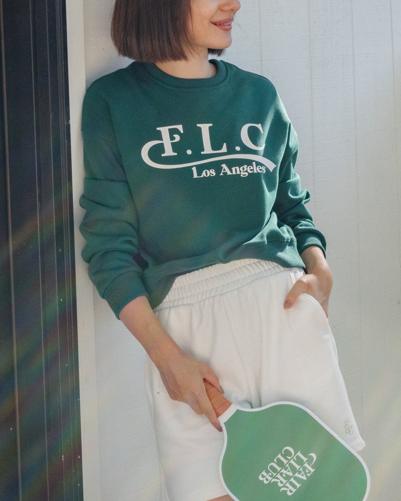FLC エッセンシャル クロップドスウェットシャツ