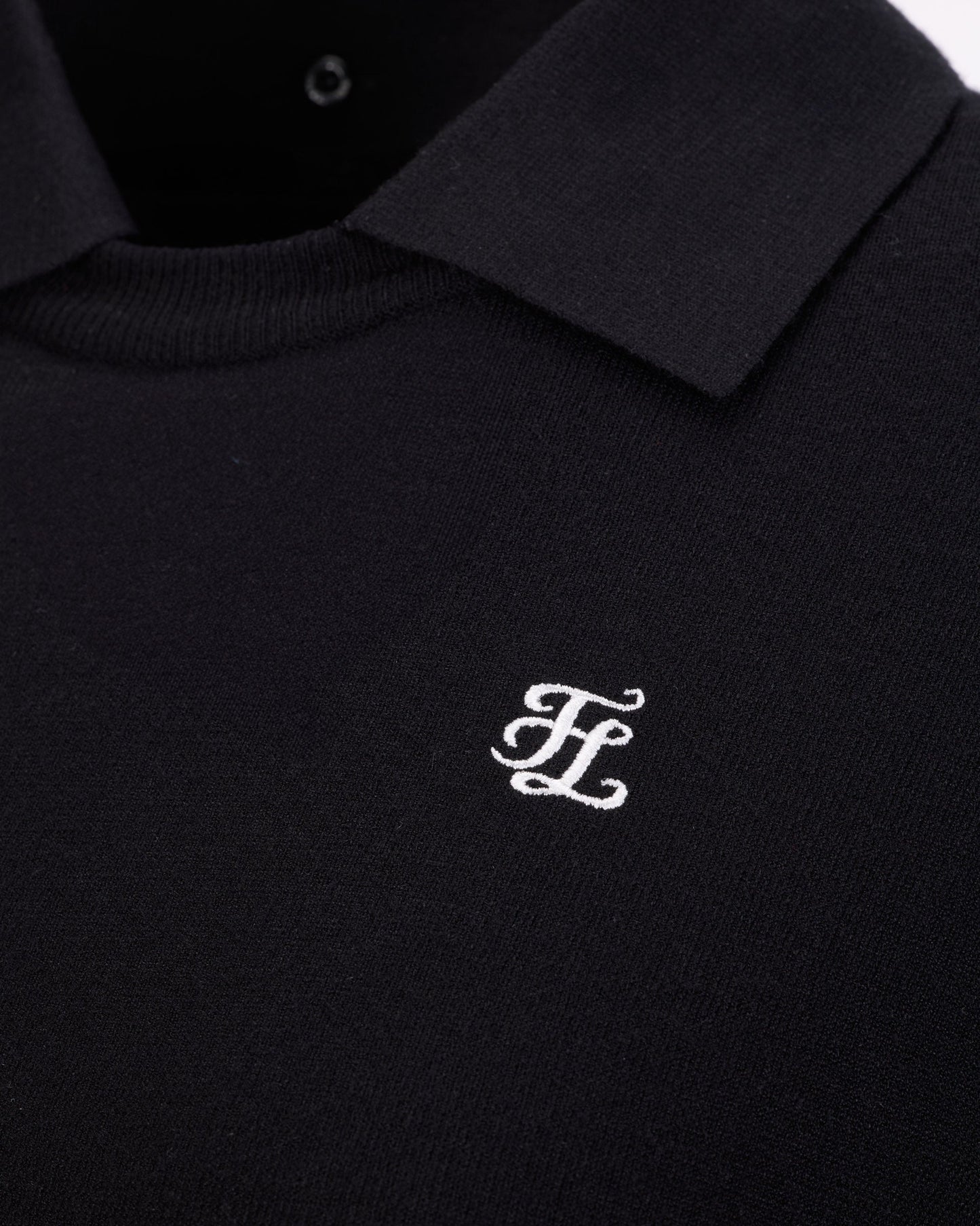 デタッチブルラウンドカラーTシャツ