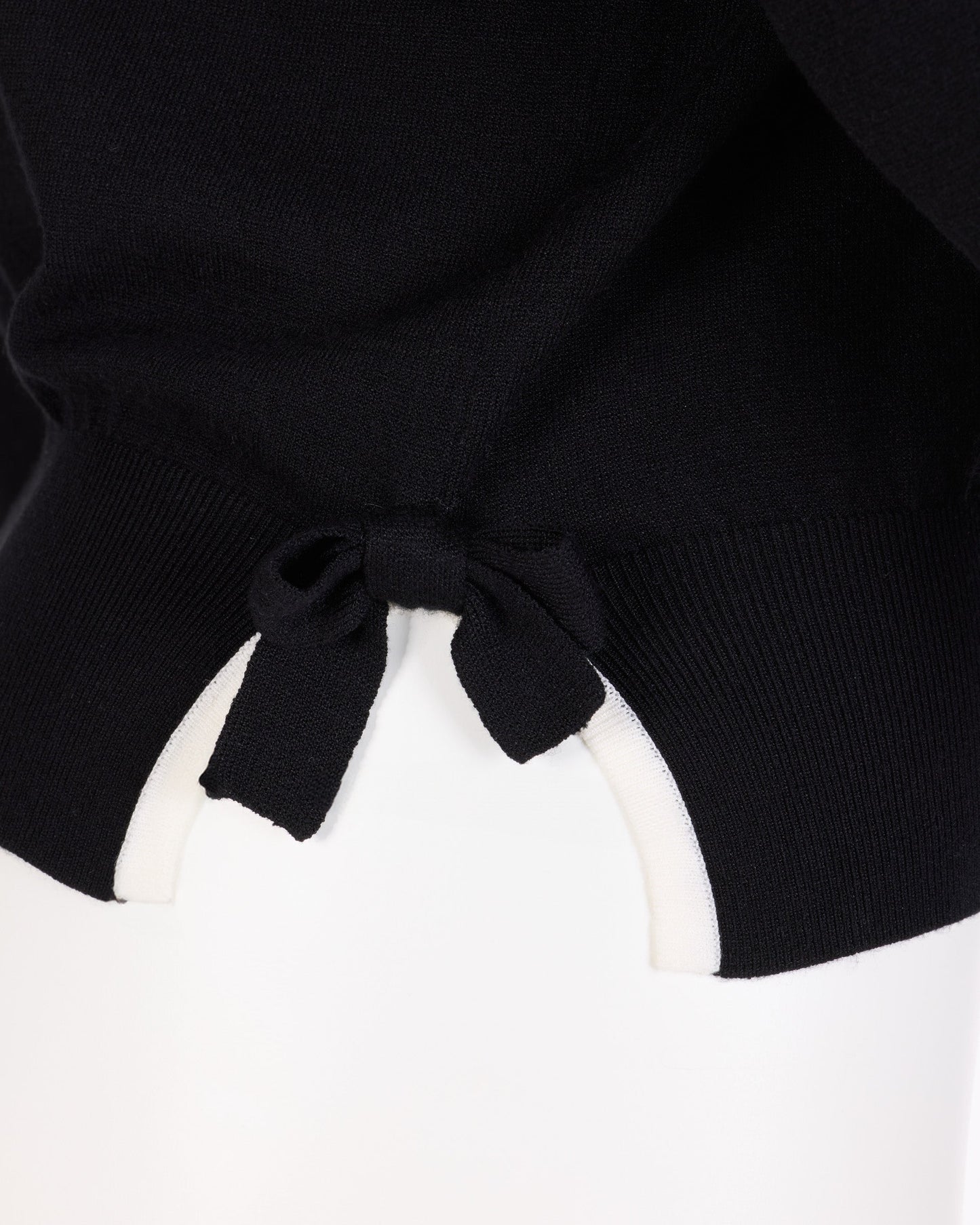 デタッチブルラウンドカラーTシャツ