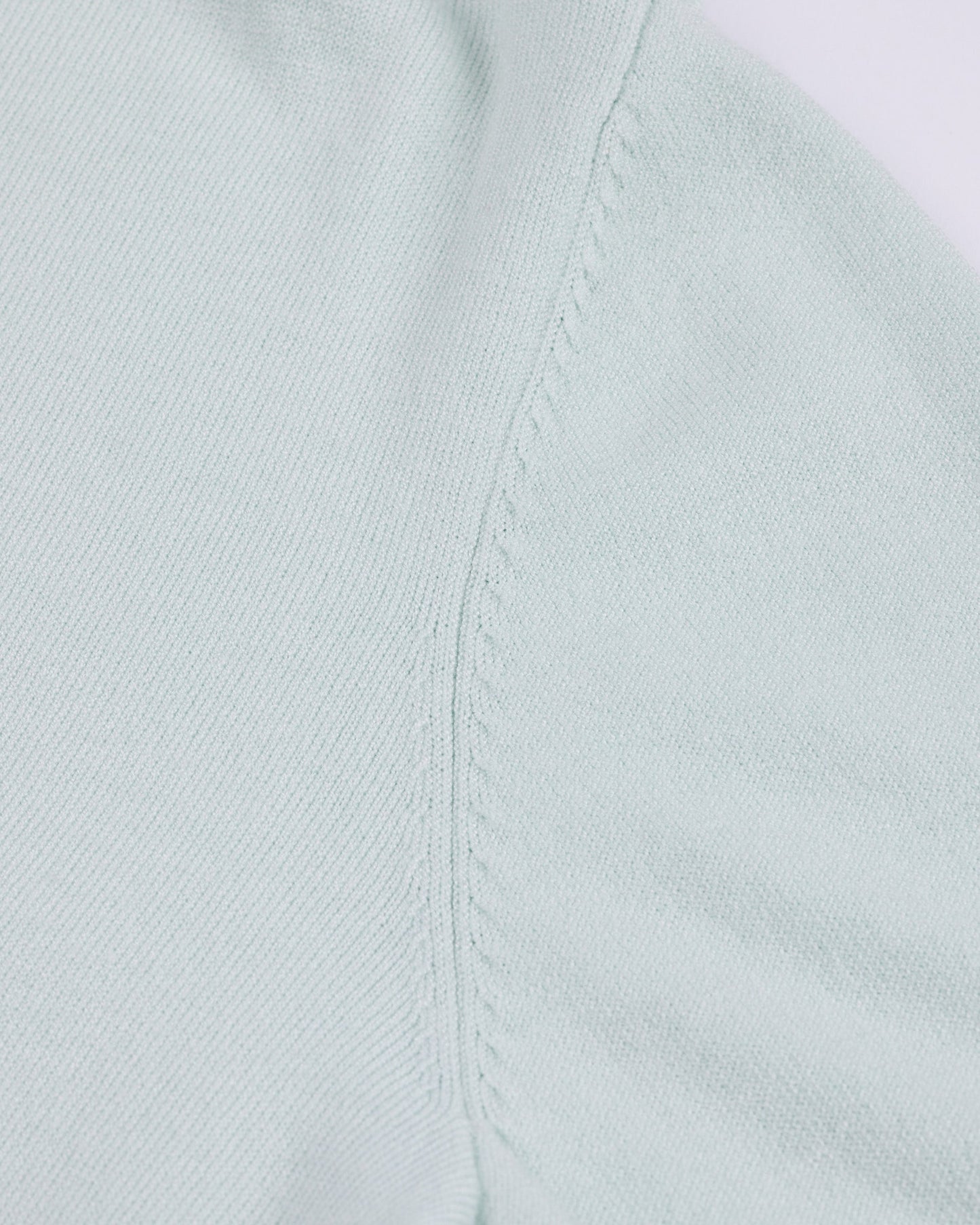 デタッチブルラウンドカラーTシャツ