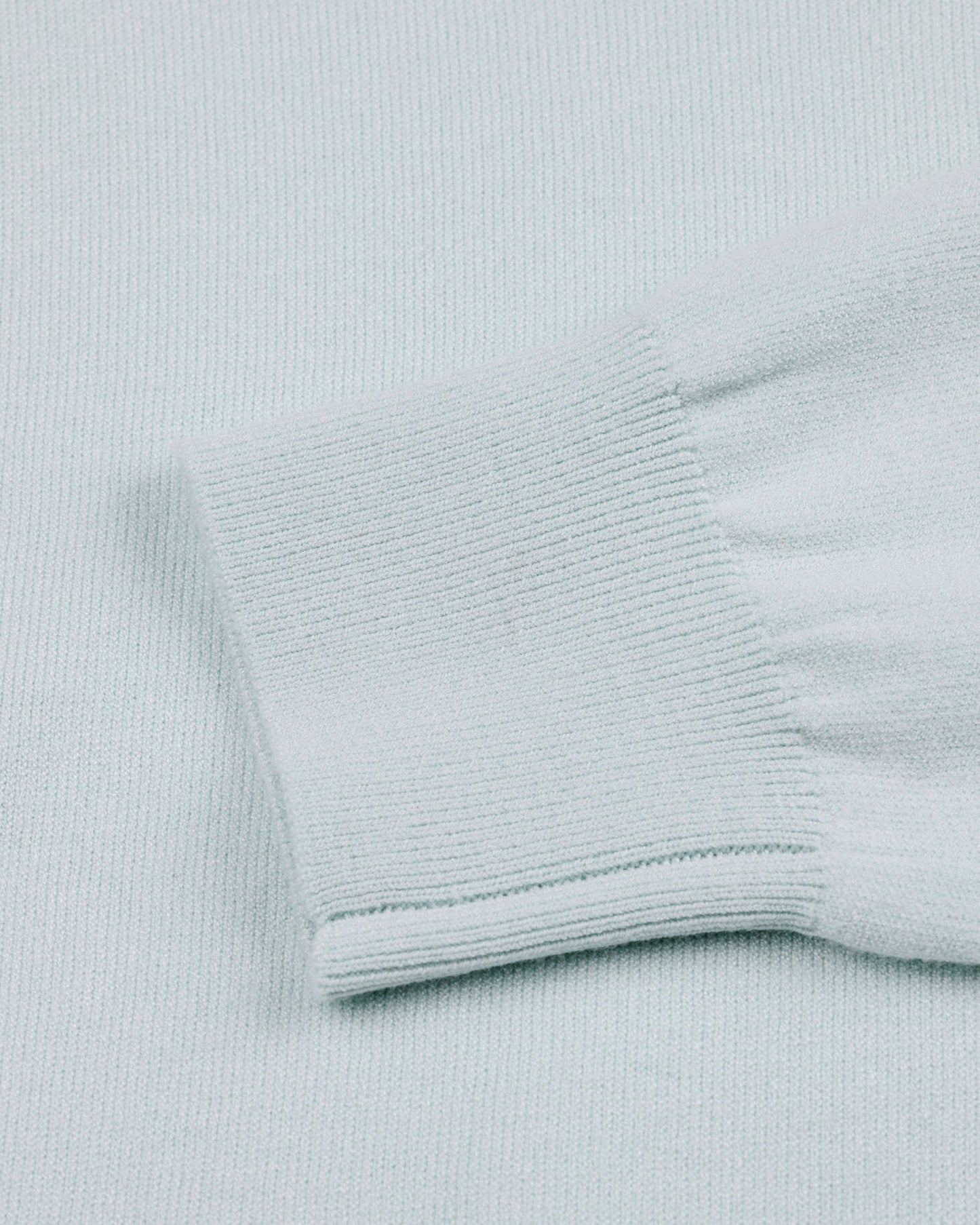 デタッチブルラウンドカラーTシャツ