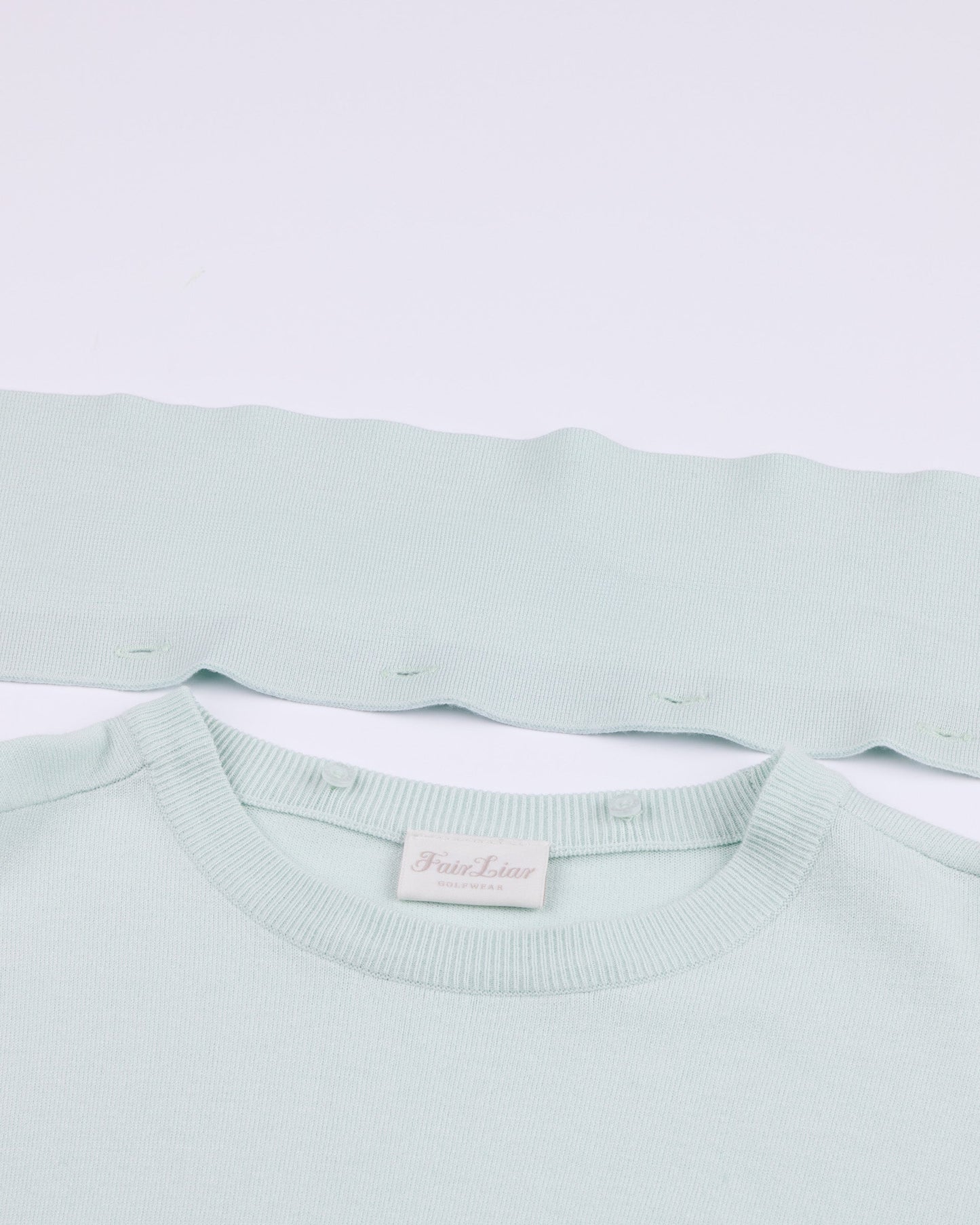 デタッチブルラウンドカラーTシャツ