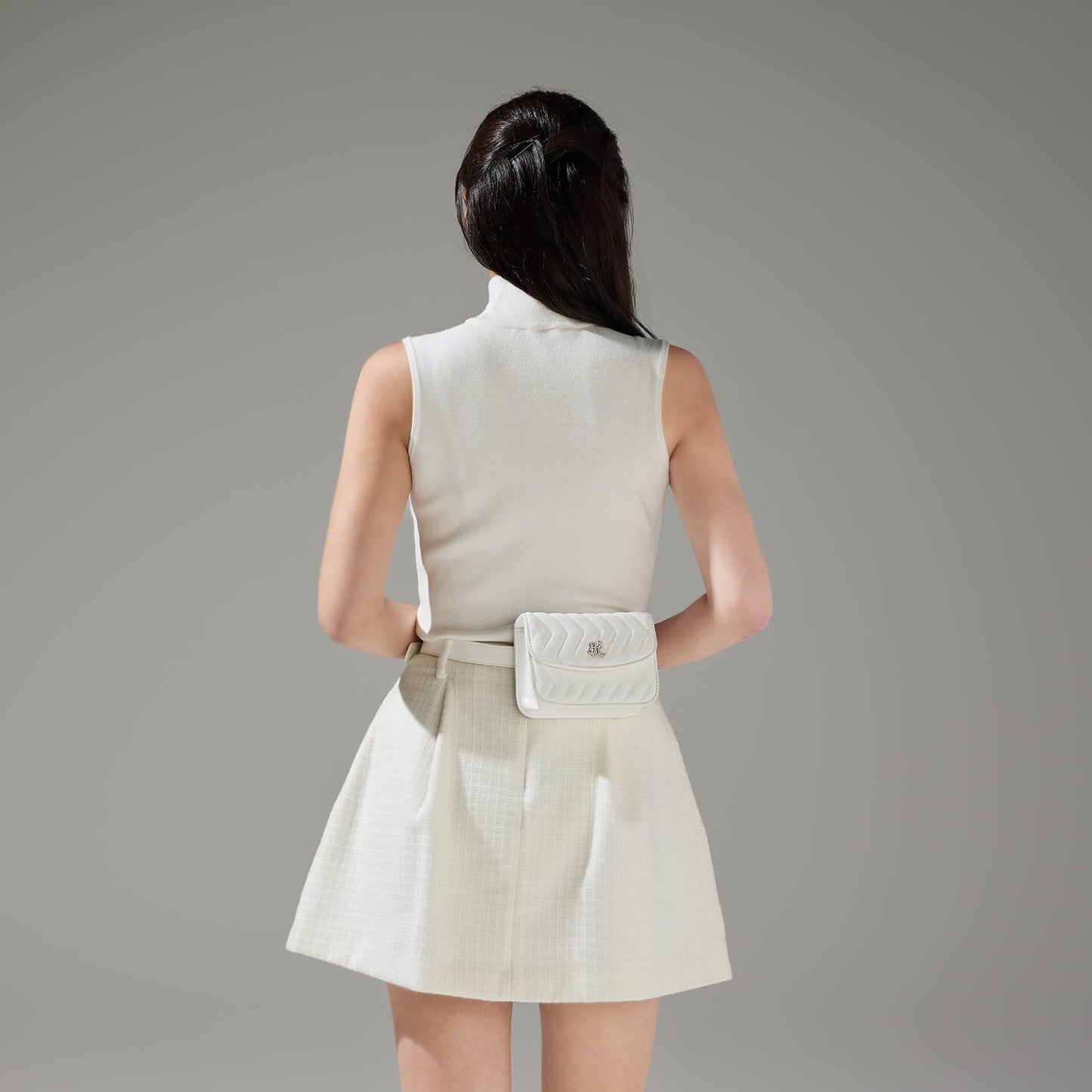 ハイネックノースリーブニット