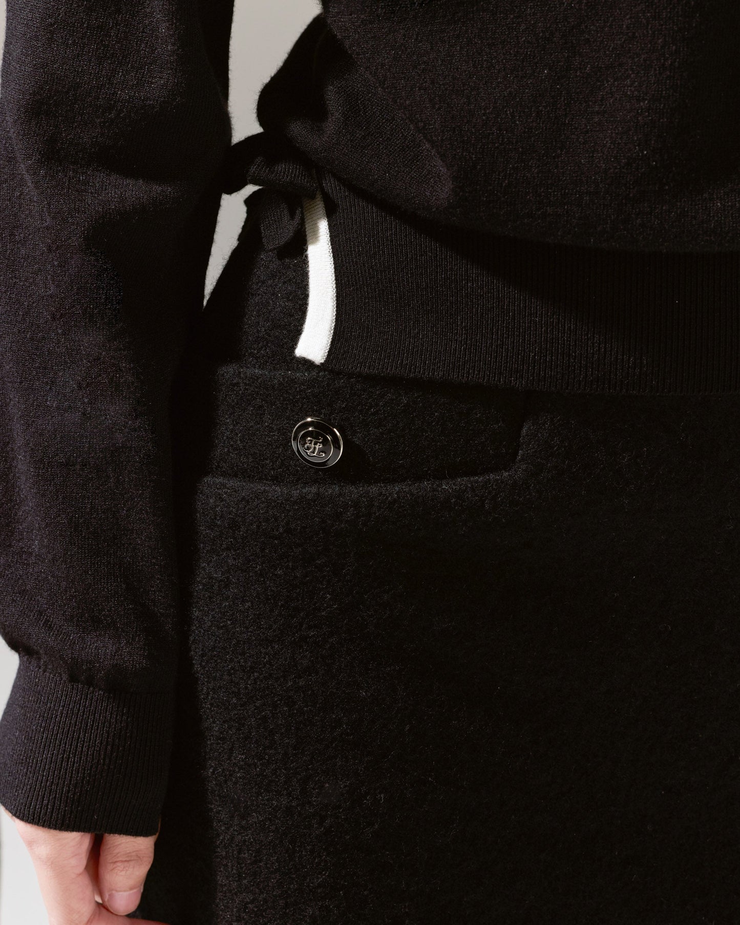 デタッチブルラウンドカラーTシャツ