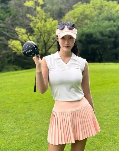 フリルVネックTシャツ