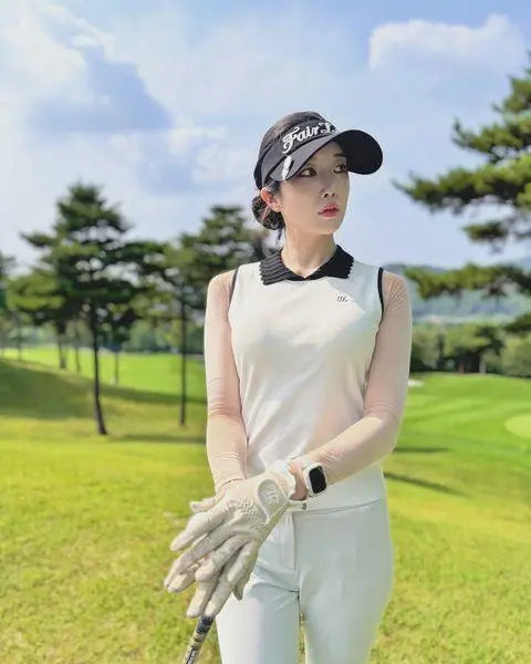 レースカラースリーブレスニット