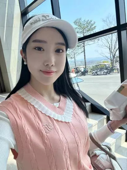 Vネックフリルニットベスト