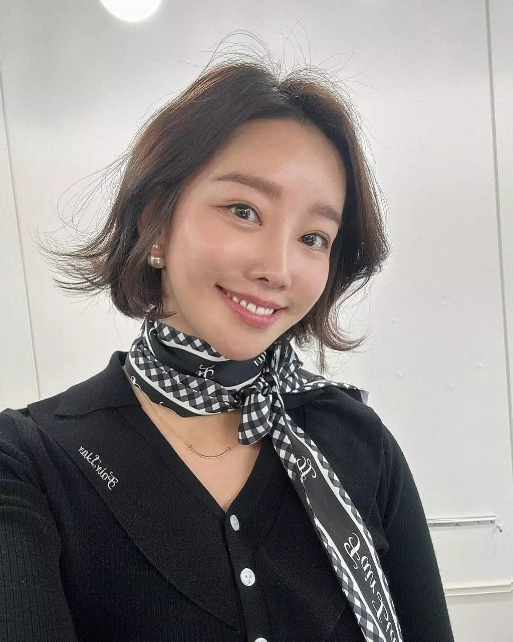 ウェーブカラーニット