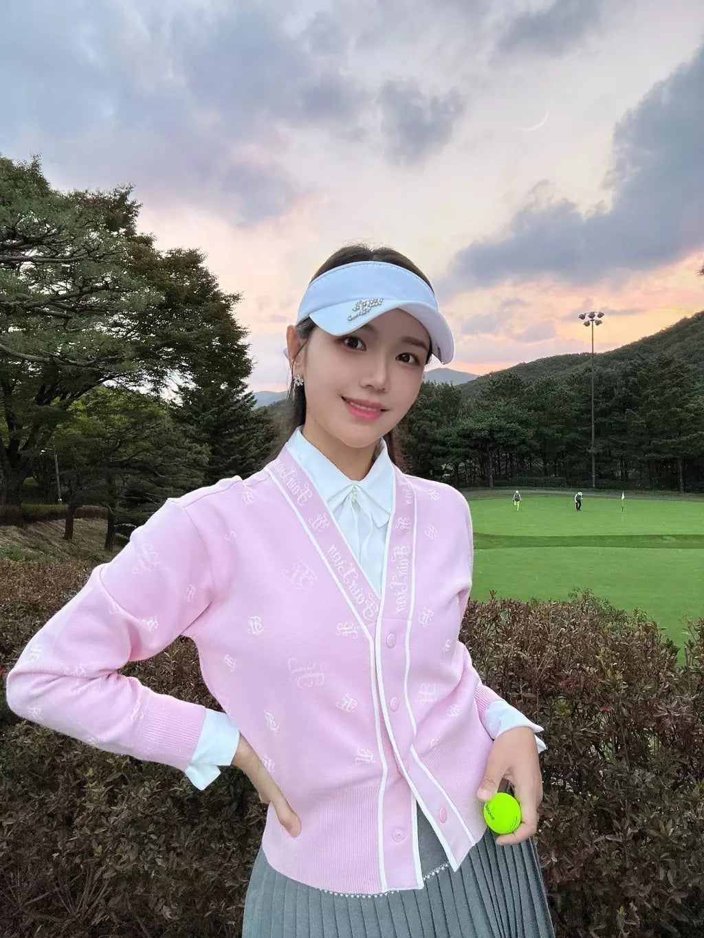 ロゴルーズフィットVネックカーディガン