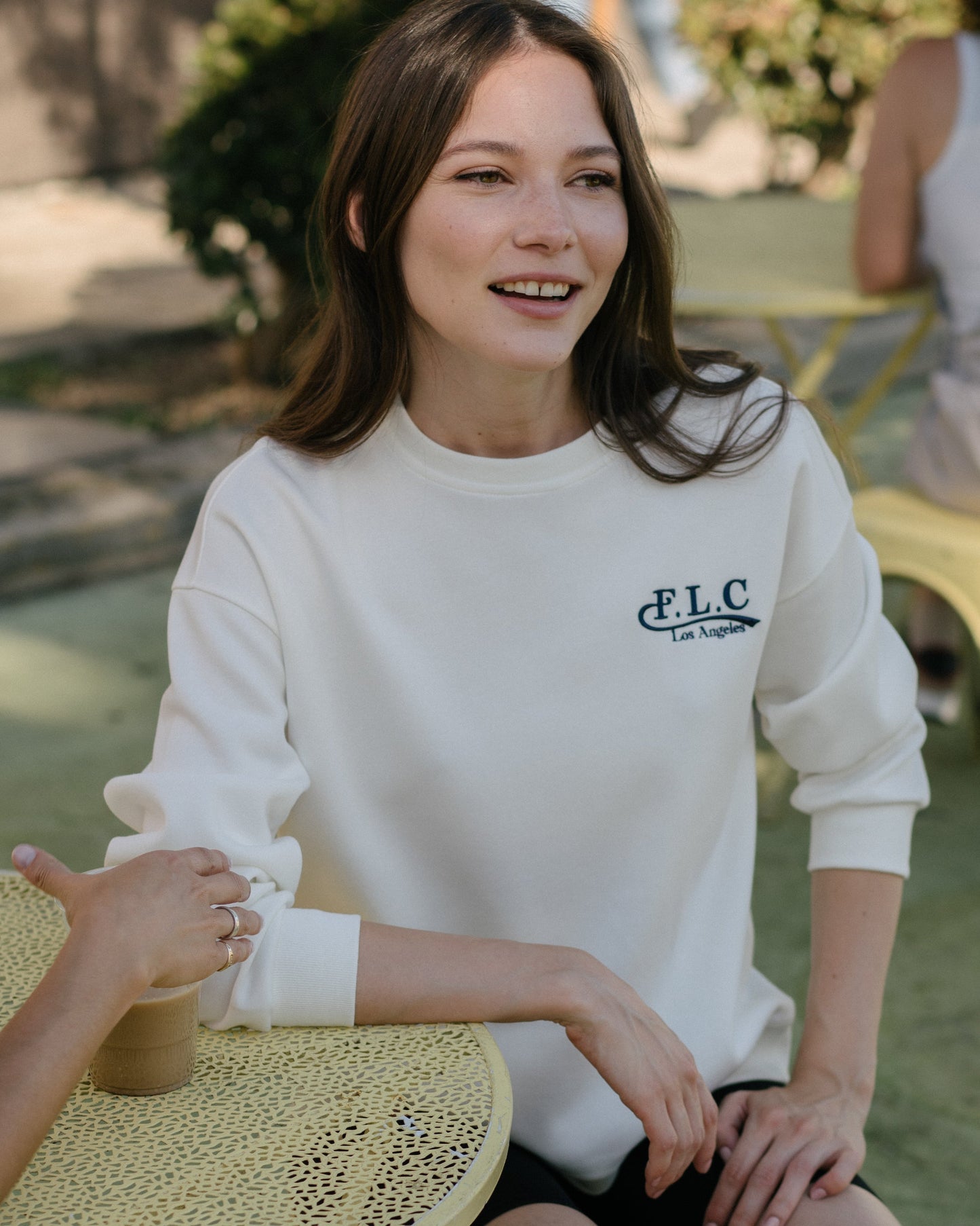 FLC エッセンシャルクルーネックスウェットシャツ (ホワイト)