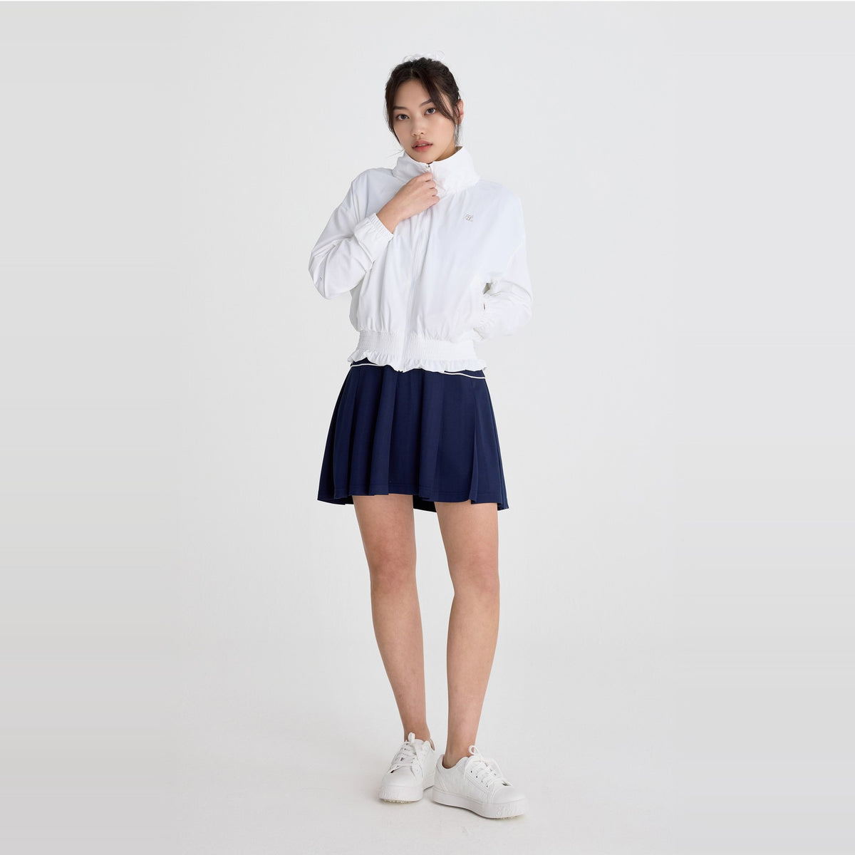 ラッフルヘムジップアップジャンパー (ホワイト) 着用イメージ [KR:M_FF5OT04RWH_2_y3400-6580]