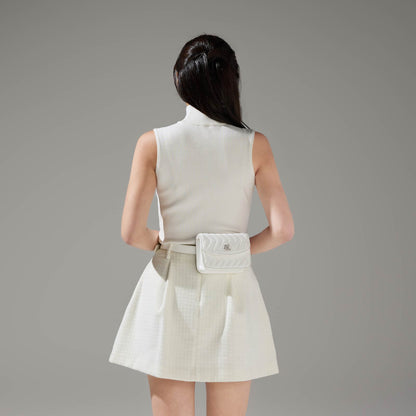 ハイネックノースリーブニット