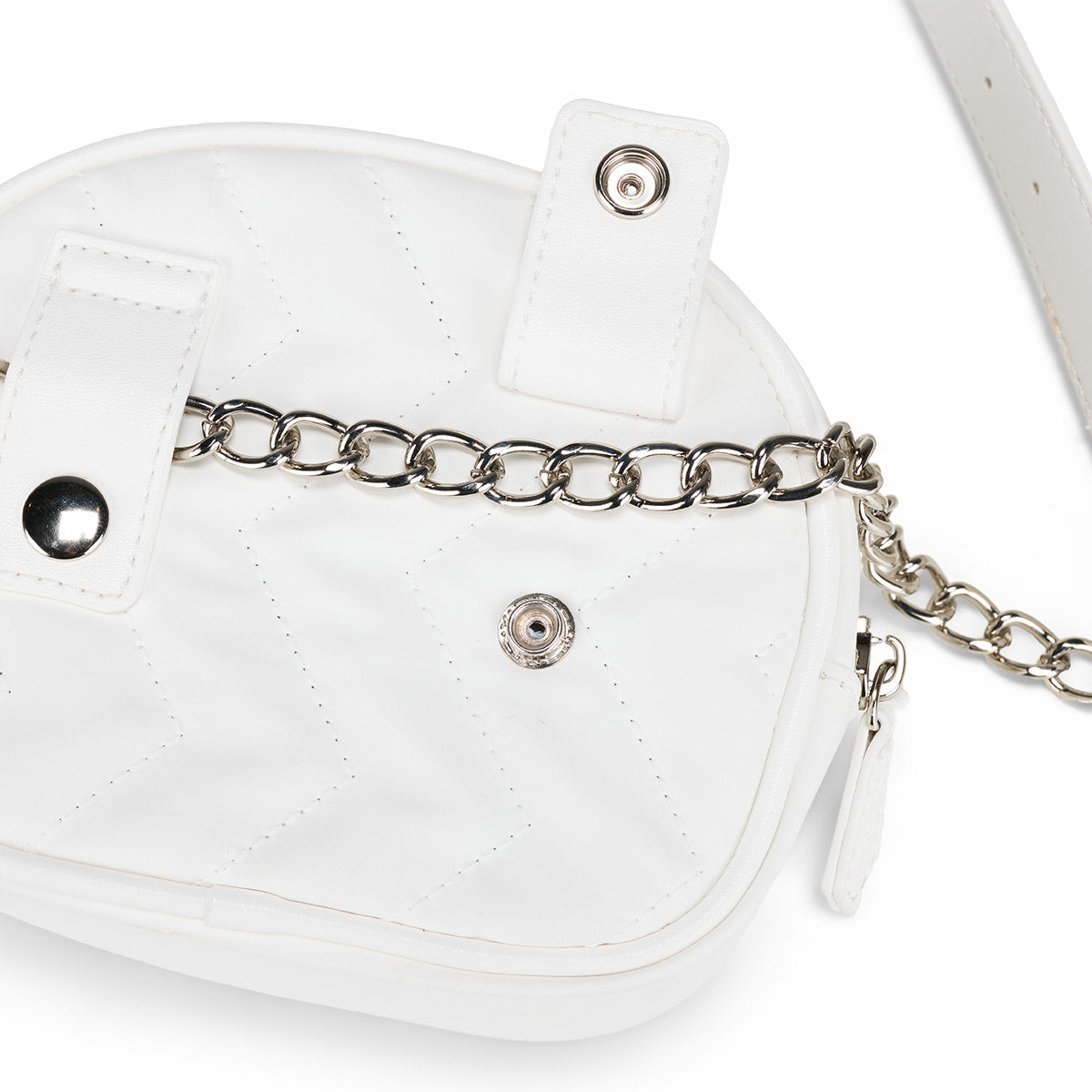 パールチェーンキルティングヒップバッグ (ホワイト)